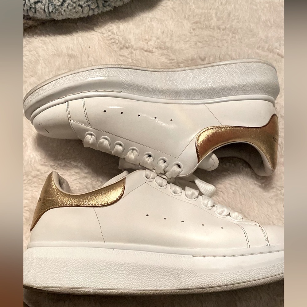 Alexander McQueen Sneakers.